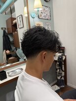 フォーコーナーズカットショップフェイビーズ 名古屋西(FourCornersCutShop favey's)&nbsp;テーパーフェードで創るショートセンターパートスタイル