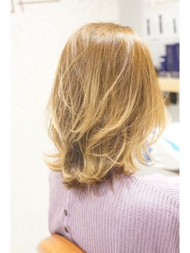 ミッシェル アフロート(michelle afloat) 10代20代30代40代50代外国人風ラウンドCカーブカット外ハネ