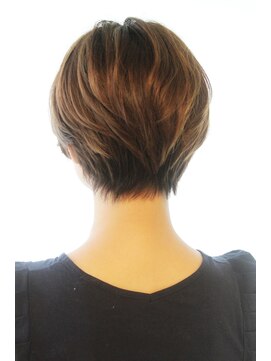 レウナ 外苑前(Reuna) 20代30代40代大人可愛いひし形ショートボブ　シルエットが綺麗