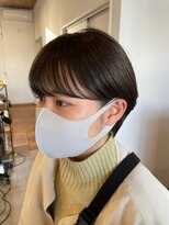 チルハウス(Chill-hus) ひし形奥行きショート×アシメ流しバングすっきり小顔Style