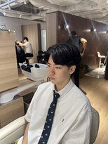 ウノプリールヴァモス(unopulir Vamos)&nbsp;黒髪ニュアンスパーマ襟足あり前下がりセンターパート