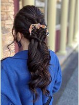 ジュリアンマーラ(Julien Mara) ロープ編みアレンジ/大人ポニーテール/編み込み/結婚式/卒業式