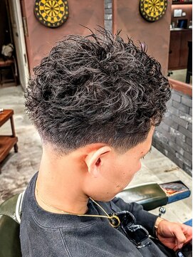 フォーコーナーズカットショップスリーセント 栄(FourCornersCutShop 3/cent) 【スパイキーパーマ】