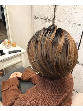 ベレッタ ネヤガワ(veretta. neyagawa) バレイヤージュ風カラー/ハイトーン/ダブルカラー/丸みショート