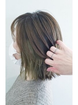 ヘアーアンドネイル ルシア(Hair&Nail Lucia) ベールオリーブのインナーカラー