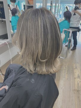 リーホリエ(Lee Horie) 白髪ぼかしなハイライトカラー◎