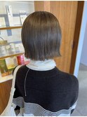 オリーブベージュ