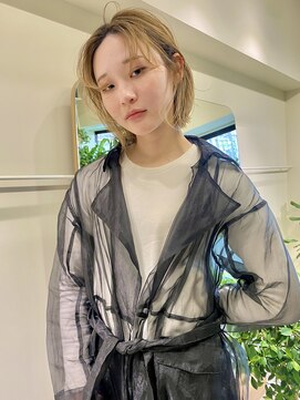 フイ(HUI) 20代30代大人ショートボブｘ小顔ウルフカット丸みショート