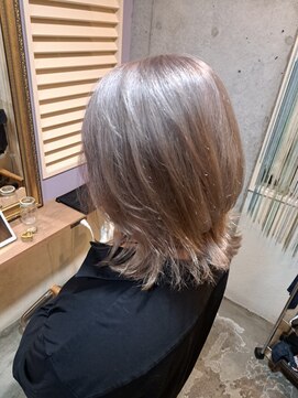 アリュー(allu) ミルクティーベージュレイヤーボブ