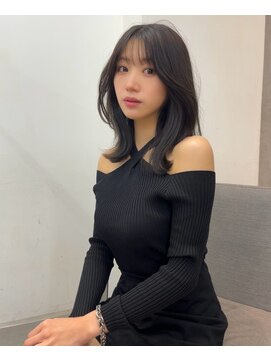 ノク(nok) ミディアムロブレイヤー_黒髪ボブルフネビージュ小顔ワンレン