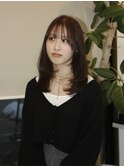 顔まわりミディアムレイヤースタイル
