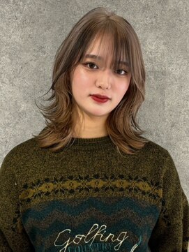 ミディアムレイヤー ダブルカラー ミルクティーベージュ 艶髪