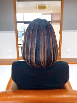 ヘアーブランドジン ティアラ(HAIR BRAND Jin Tiara) アンブレラカラー×丸みミディアムボブ【松山美容室】