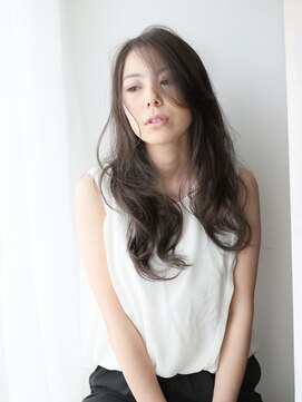 ビーグレイス ヌーディーウェーブ×大人っぽ巻髪スタイル