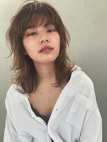 ラグゼ(Luxe)&nbsp;クセ毛を生かしたミディアムレイヤースタイル【Luxe井上彩】