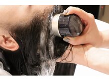 マイナス電荷の吸着力で細部の汚れまで除去