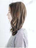 センターパートのAラインミックスカール