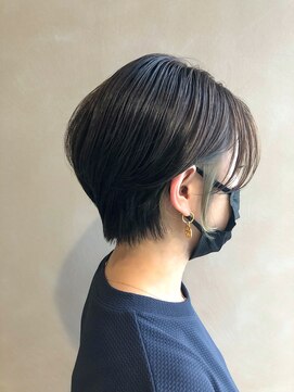 アパートメント オブ ソロン(The Apartment of Solon) ショートボブ×イヤリングカラー