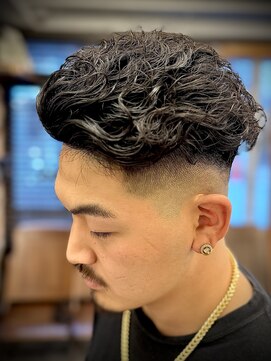 ザナンバースリー 八王子(THE NUMBER THREE) フェード/スキンフェード/濡れパン/ラルフパーマ　【八王子】