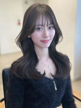 フォンズ(FONS) 透明感グレージュ×小顔顔まわりレイヤーで叶うトレンド韓国ヘア