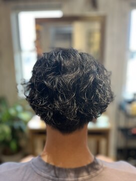 エンヘアー(eN HAIR) センター分け波巻きパーマ