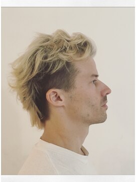 サロウィン 那覇店(SALOWIN) メンズブリーチデザインカット刈り上げマッシュショートフェード