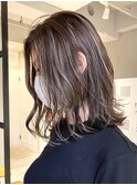 肌馴染みの良いグレージュカラーのハイライトカラー