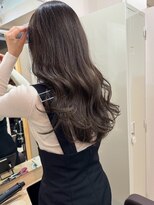 カミエ(kamie)&nbsp;透明感のあるグレージュロング×毛先まで潤う上質な仕上がり