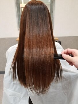 ネリネ きてみてまつど通り店(Nerine) ツヤサラロング