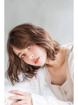 メーヴェ(Mowen) mowen×外ハネミディアム×ラフウェーブ×モカベージュ