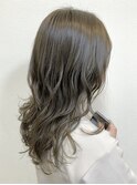レイヤーカット×オリーブグレージュカラー