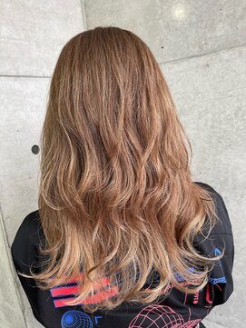 ニーゼロゼロナナ(2007) ベージュカラー