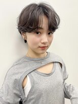 センターパートニュアンスパーマブルージュハンサムショート