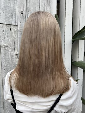 アン(Hair make un) ホワイトミルクティー