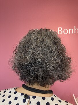 ポルトボヌール(Porte-Bonheur) グレイヘアスパイラルパーマ
