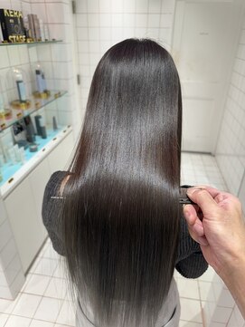 ロンドルーチェ 心斎橋(Lond luce) ダークアッシュ/ミディアムレイヤーカット［髪質改善/縮毛矯正］