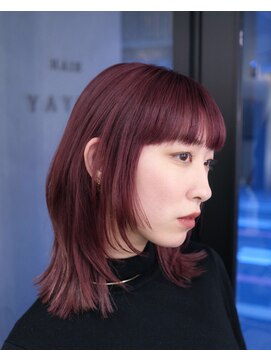 ヤイカ(YAYKA) 深みピンクのウルフヘア