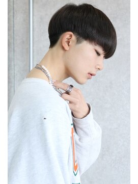 サラガミマッシュツーブロック刈り上げ黒髪