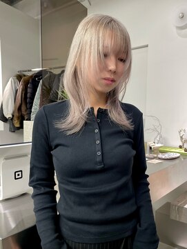 ホワイトミルクティー/ホワイトブロンド/ミディアムレイヤー