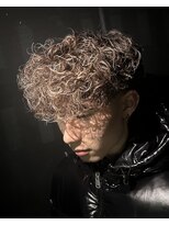 イーラ アメ村店(era)&nbsp;スペインカール　ツイストスパイラル眉カットメンズパーマ