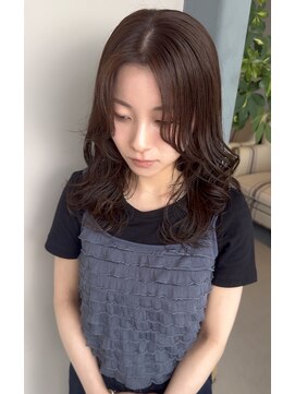 シー(The She's) 艶カラー　ハッシュカット×くすみブラウン◎