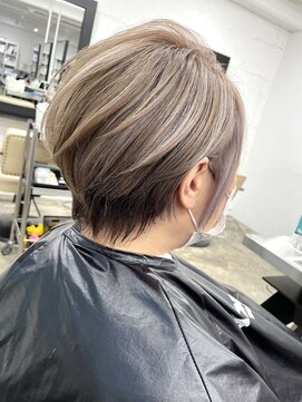 ディーカヘアーセンダイ(Di KA HAIR sendai) ハイライト/ケアブリーチ/ハンサム/前下がりショート/40代