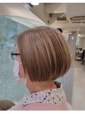 白髪ぼかしカラーコンパクトボブ
