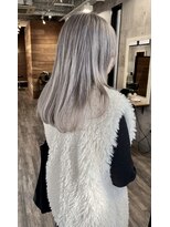 ハグ 横浜(HUG)&nbsp;ホワイトシルバー＊サラ艶になれるハイトーンカラー