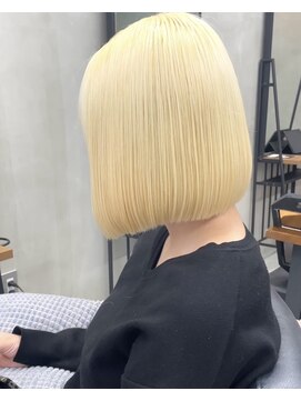 イキプラスディードットログ 大和八木駅前店(ikii+D.Log) ★ミニボブ/ハイトーンカラー/切りっぱなしボブ/ブリーチカラー