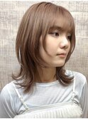 ピンクベージュ、ウルフカット