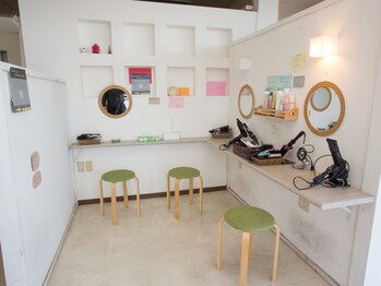 ハッピーカラー 西尾八ッ面店の写真/素早い施術×お手頃価格×キレイな仕上がりが嬉しい♪忙しい大人女性にも大好評のカラー専門店◎
