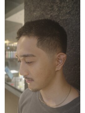 ヨシザワインク プレミアム 横浜 桜木町店(YOSHIZAWA Inc. PREMIUM) 黒髪ベリーショート刈り上げバーバー大人フェードスタイル