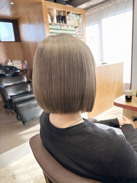 イロ ジェイアール JR奈良店(IRO) ハイトーンボブ/コットンベージュ/肩上ボブ