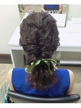 ヘアーアンドメイク トミー(Hair&Make Tommy) ローポニー